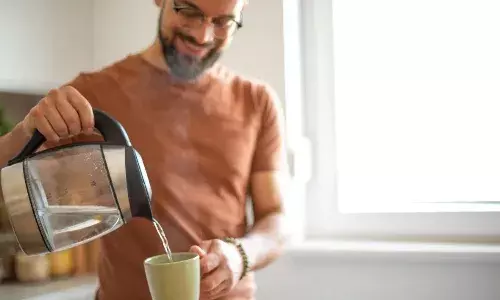 गर्म पानी पीने की ये आदत मानसून में बन सकती है आपकी सेहत की ढाल