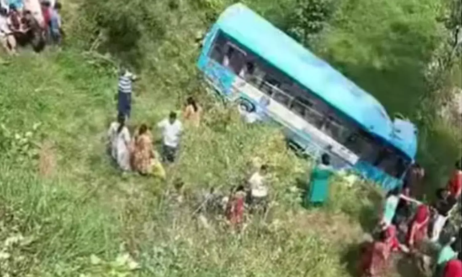 खेत में गिरी HRTC बस, 5 की मौत कई घायल