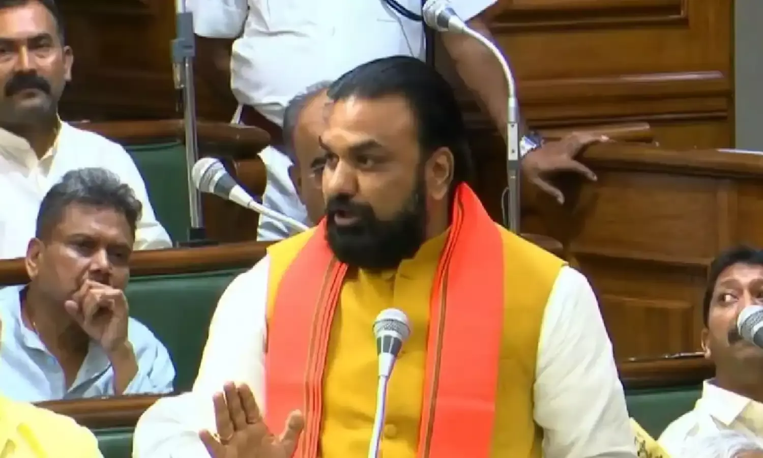 बिहार विधानसभा में सम्राट बनाम तेजस्वी की ज़ुबानी जंग, गूंज उठा सदन