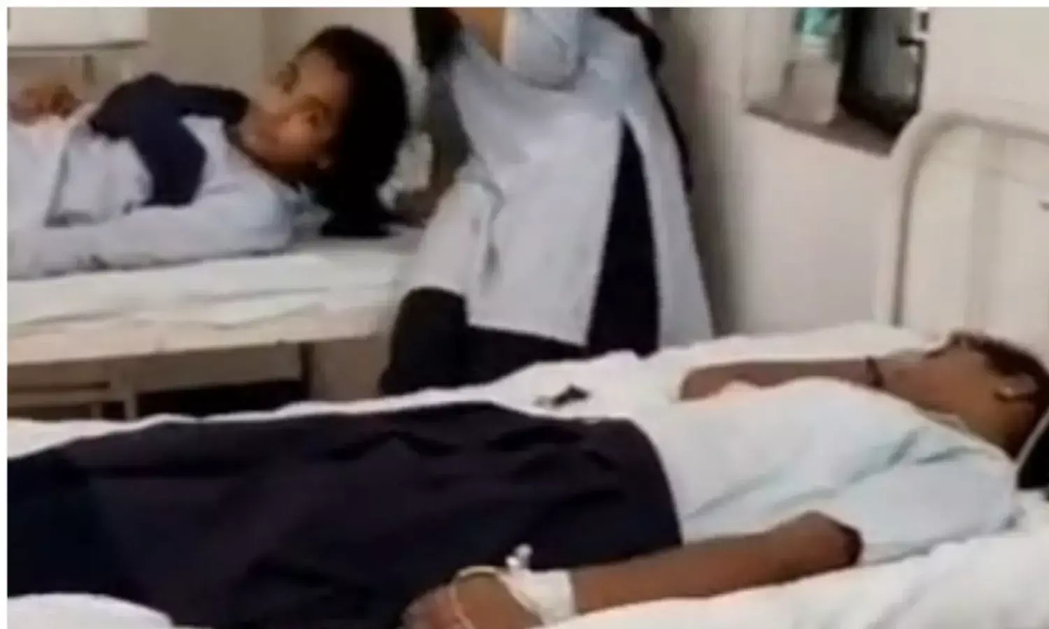 नवोदय विद्यालय इटारा की 14 छात्राएं अचानक बीमार, जानिए वजह…