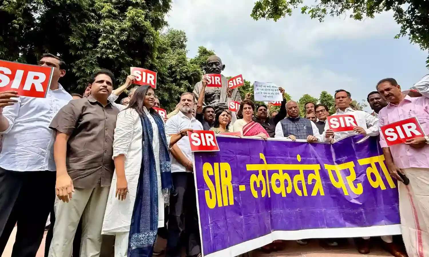 लोकसभा दोपहर 2 बजे और राज्यसभा पूरे दिन के लिए स्थगित