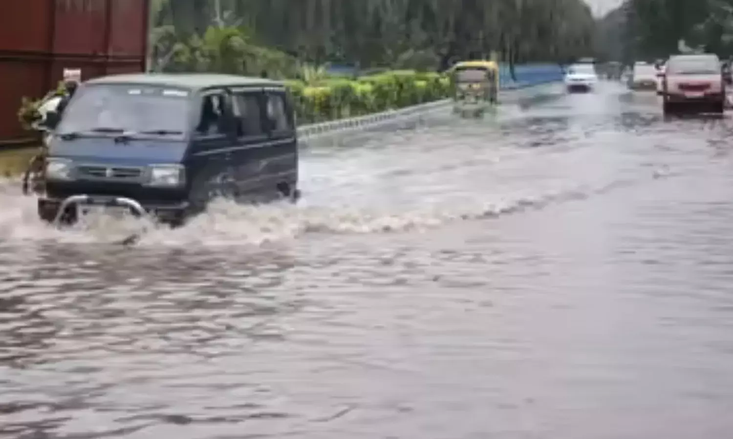 रायपुर में मूसलाधार बारिश जारी, आज 17 जिलों में यलो अलर्ट