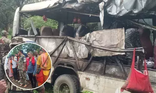 देवघर में कांवड़ियों की बस और ट्रक की भयंकर टक्कर, 18 की मौत