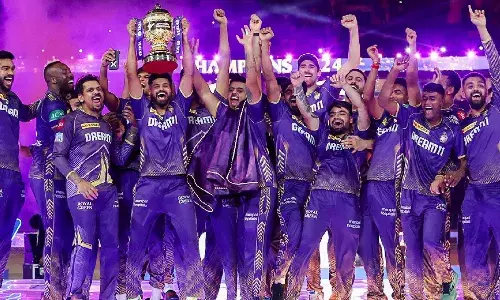 IPL जिताने वाले कोच को KKR ने दिखाया बाहर का रास्ता, जानिए क्यों लिया गया बड़ा फैसला