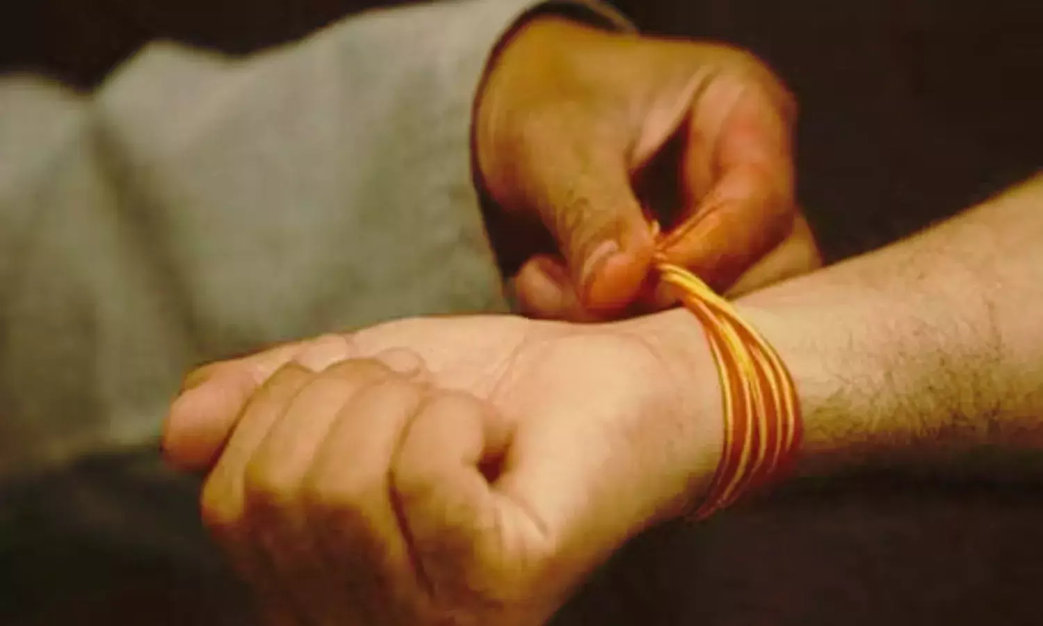 आबकारी आरक्षक परीक्षा में कलावा काटने पर बढ़ा विवाद, कलेक्टर ने बनाई जांच समिति