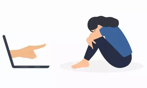 स्क्रीन स्ट्रेस का खतरा बढ़ रहा स्कूली बच्चों पर, सेहत और दिमाग पर भी हो रहा इसका असर