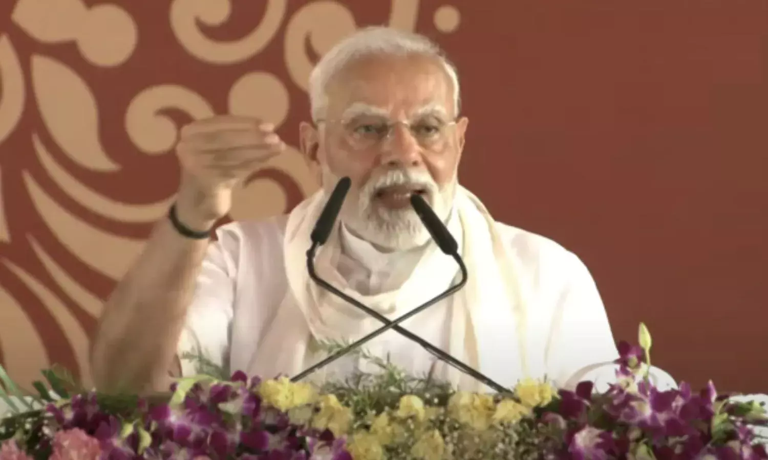 सपा और कांग्रेस विकास विरोधी,  लोगों को गुमराह करने का किया काम - पीएम मोदी