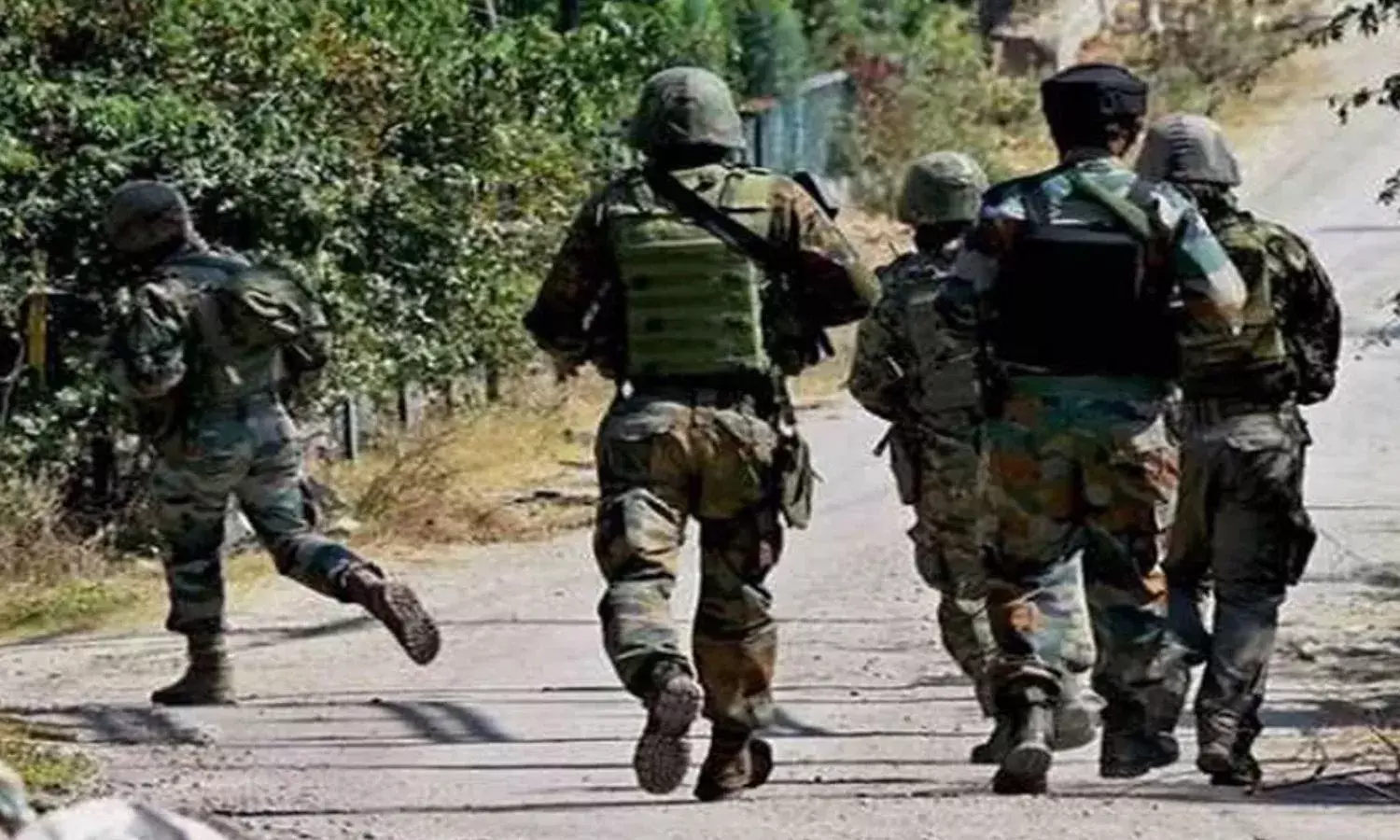 कुलगाम मुठभेड़ में एक आतंकवादी ढेर, ऑपरेशन अकाल के तहत सर्चिंग जारी