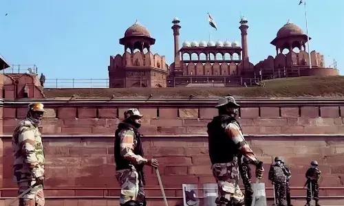 लाल किले में घुसपैठ की कोशिश, दिल्ली पुलिस ने हत्थे चढ़े 5 बांग्लादेशी लाल किले में घुसपैठ की कोशिश, दिल्ली पुलिस ने हत्थे चढ़े 5 बांग्लादेशी