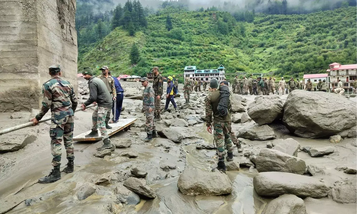 हरसिल में बादल फटने से तबाही, सेना ने शुरू किया व्यापक बचाव अभियान