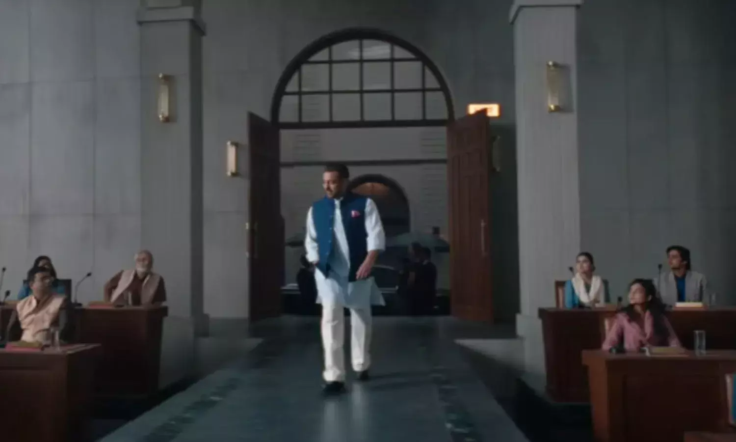 घरवालों की सरकार में मचेगा घमासान, सलमान ने किया खुलासा, “इस बार पासा पलट गया है!”