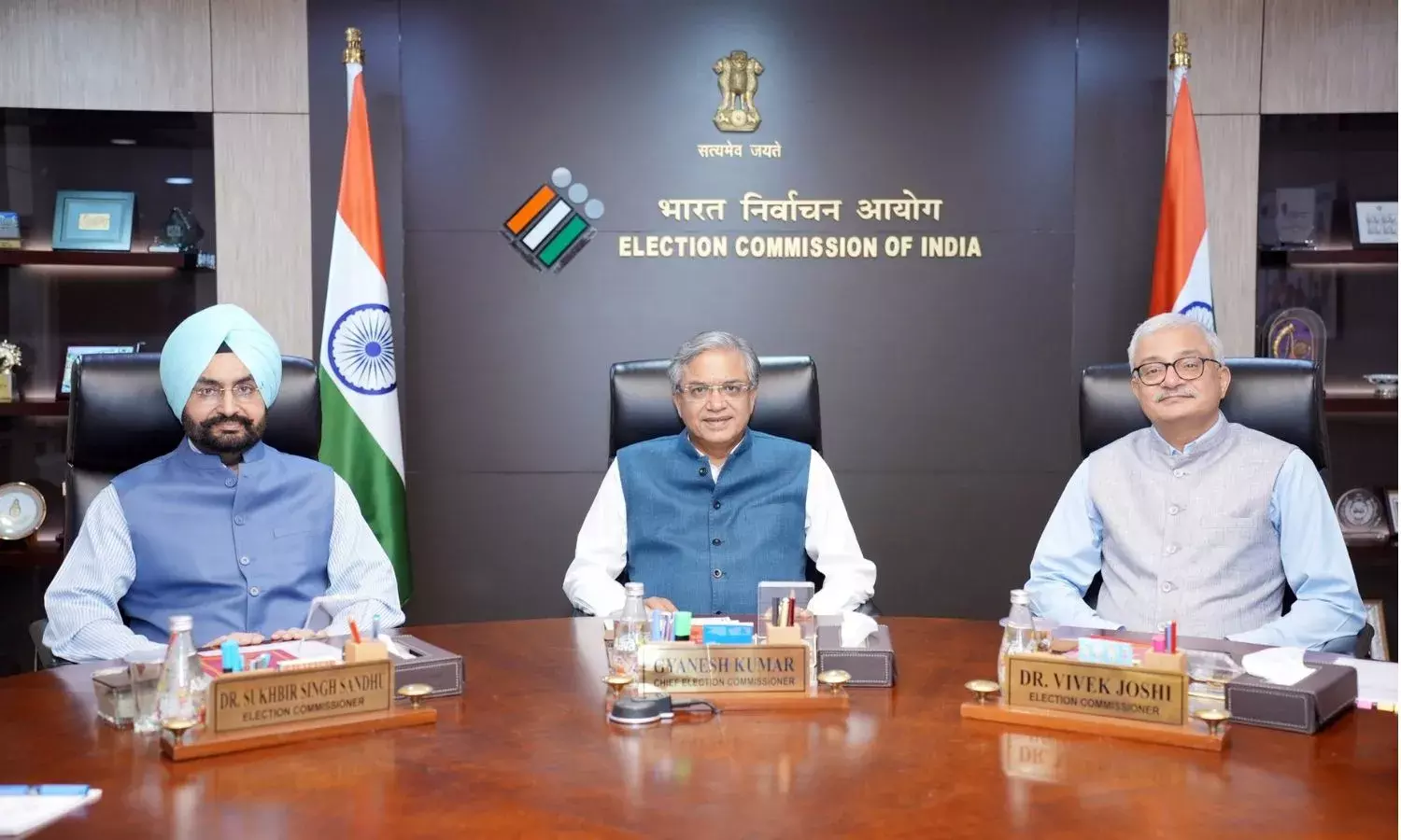 सुनवाई से पहले EC का सुप्रीम कोर्ट में बयान; ‘ड्राफ्ट लिस्ट से हटे नामों की लिस्ट बनाना जरूरी नहीं’