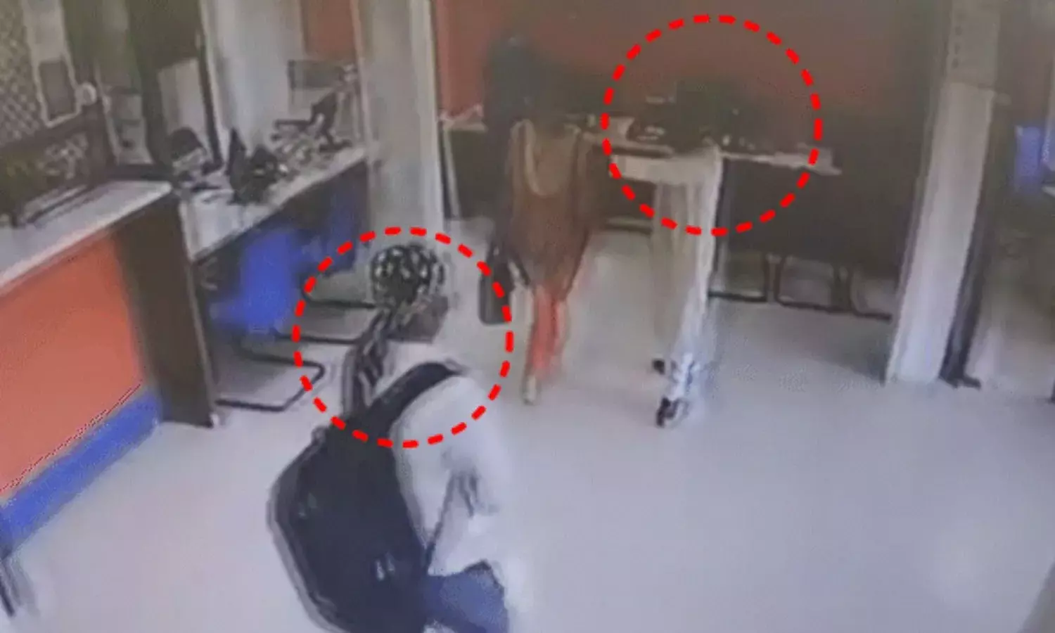 14 करोड़ का सोना और लाखों कैश लूटा, 20 मिनिट में लुटेरों ने दिया घटना को अंजाम