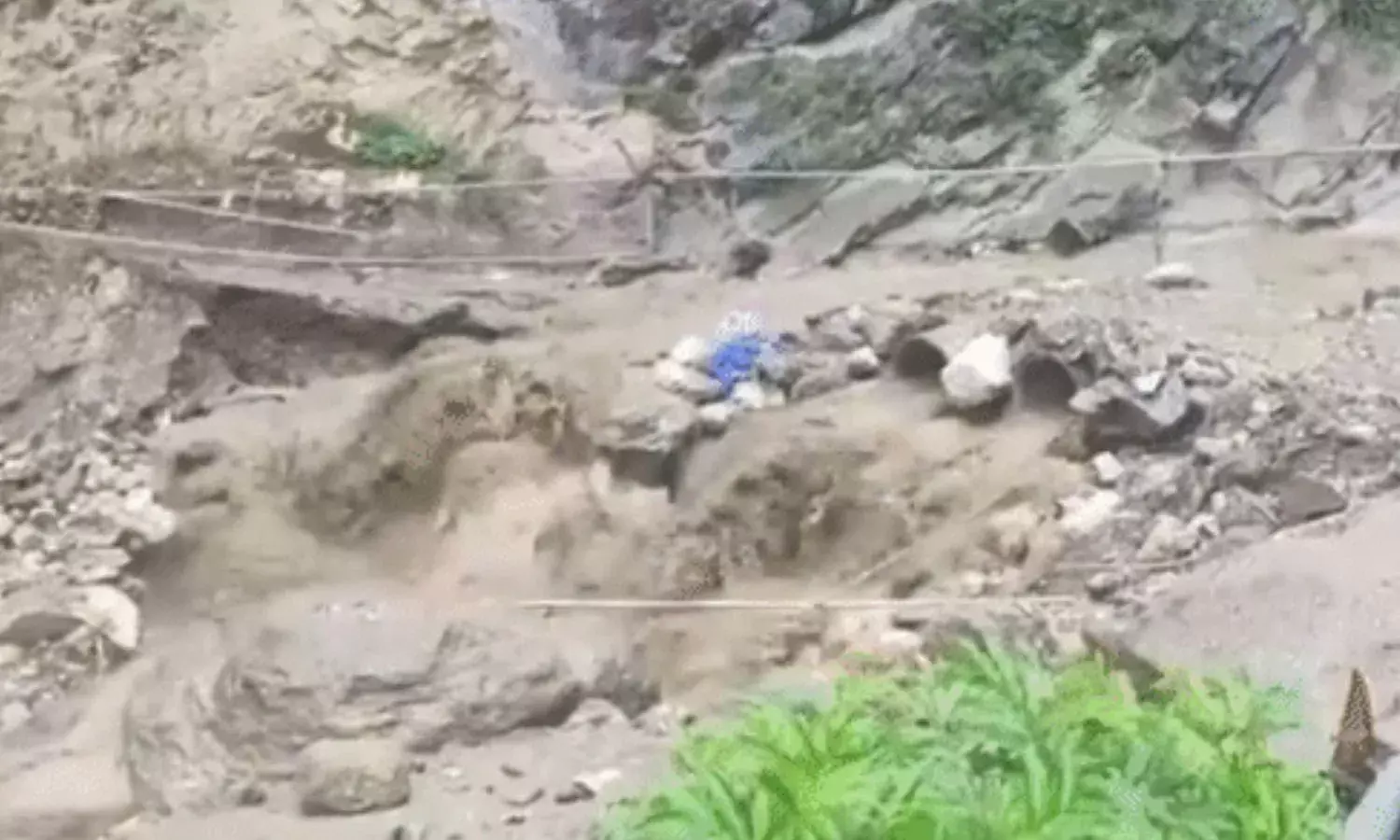 चशोटी गांव में बाढ़! दो सौ से ज्यादा लोग फंसे, रेस्क्यू जारी