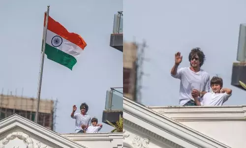 अबराम संग देशभक्ति के रंग में रंगे शाहरुख खान, बोले ‘आजादी हमारी सबसे बड़ी विरासत’