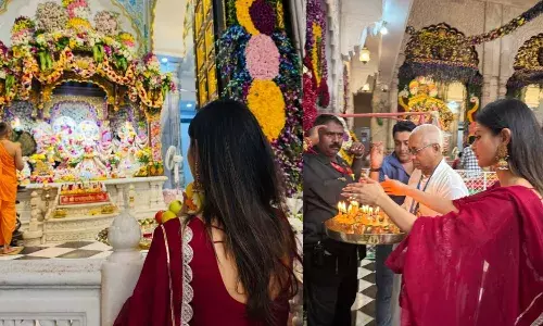 करीना से मौनी तक, बॉलीवुड सितारों ने भक्ति और उत्साह के साथ मनाया कृष्ण जन्मोत्सव