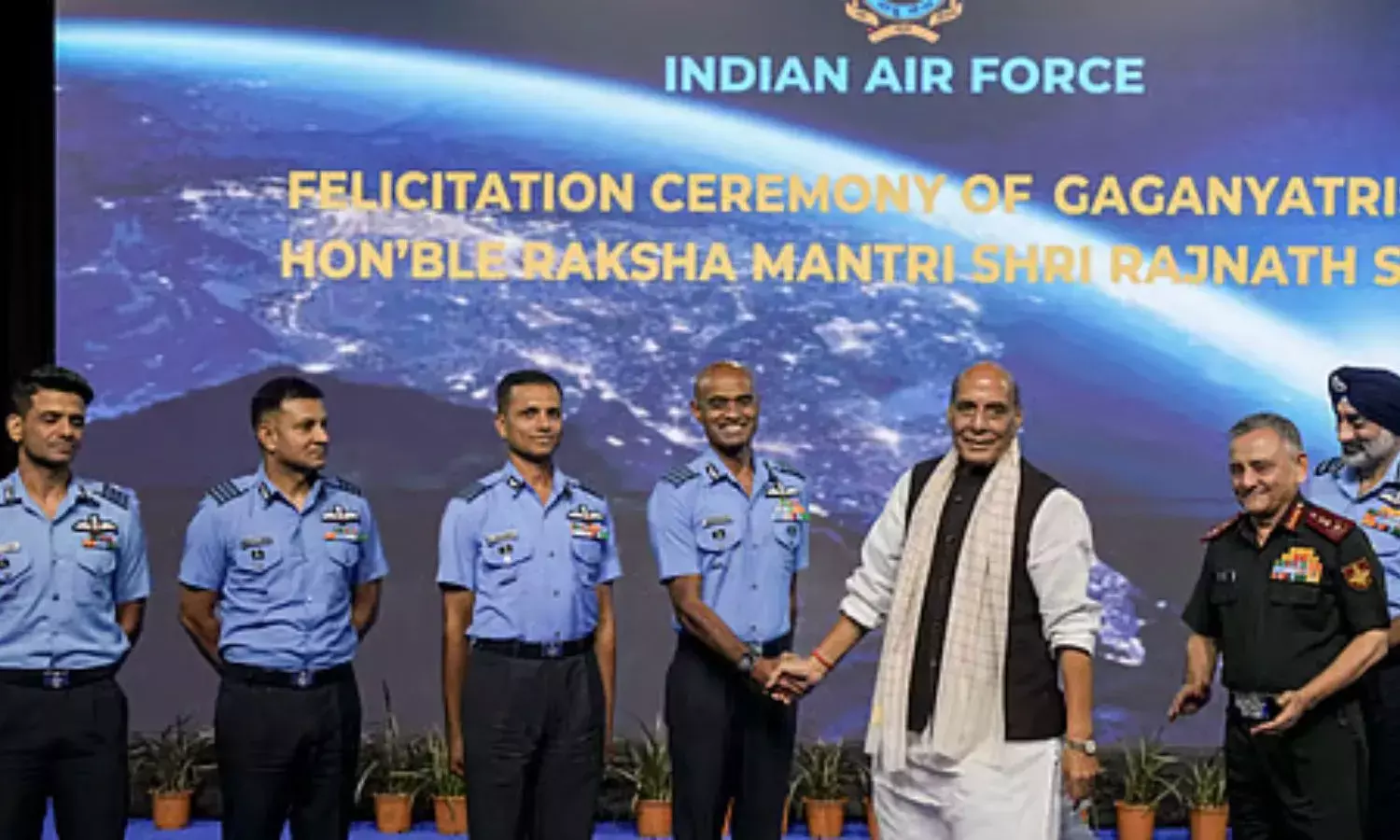 गगनयान की सफलता पर बोले राजनाथ सिंह- यह विज्ञान ही नहीं, विश्वास की भी जीत; अंतरिक्ष से लौटे हनुमान भक्त शुभांशु शुक्ला पर पूरे देश को गर्व गगनयान की सफलता पर बोले राजनाथ सिंह- यह विज्ञान ही नहीं, विश्वास की भी जीत; अंतरिक्ष से लौटे हनुमान भक्त शुभांशु शुक्ला पर पूरे देश को गर्व