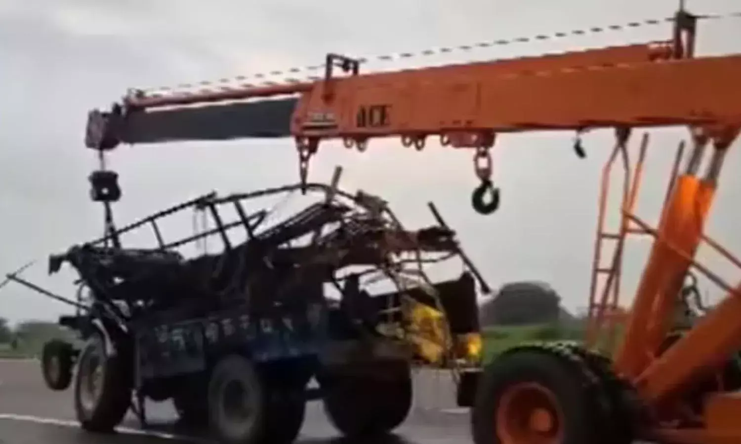 श्रद्धालुओं से भरे ट्रैक्टर को कंटेनर ने मारी टक्कर, 8 की मौत 40 से ज्यादा घायल