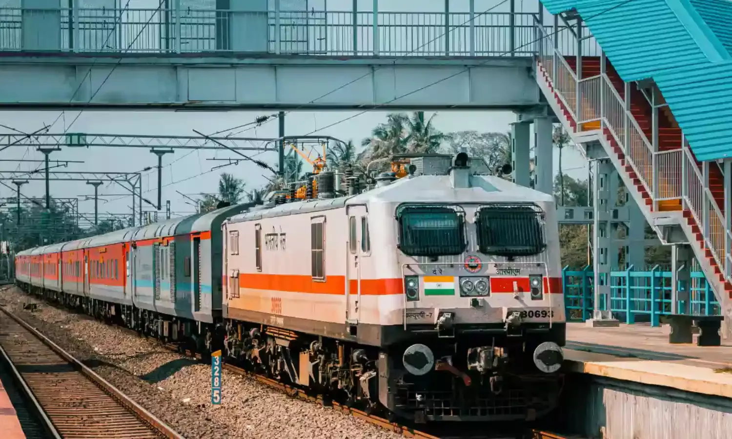 पूजा स्पेशल ट्रेनों से सफर होगा आसान, 2024 अतिरिक्त ट्रिप्स का ऐलान