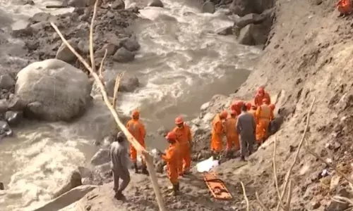 पीएम मोदी ने कहा - NDRF-SDRF के जवान और सुरक्षा बल दिन-रात लोगों को बचाने में जुटे