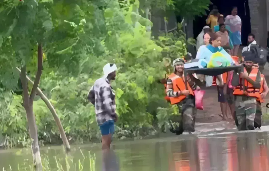 Punjab : पंजाब में बाढ़ का कहर, जनजीवन अस्त - व्यस्त, आनंद महिंद्रा का तीन मंजिला पुस्तैनी घर ढहा