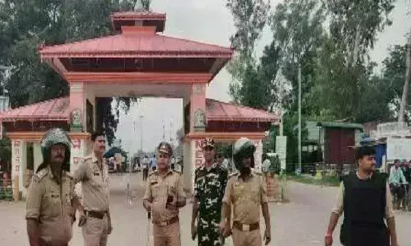 नेपाल में बिगड़े हालात के मद्देनजर यूपी के सीमावर्ती जिलों में हाईअलर्ट,  हेल्पलाइन नंबर जारी