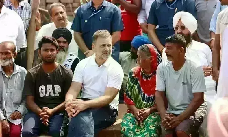 राहुल गांधी ने पंजाब में बाढ़ क्षेत्रों का किया दौरा, प्रभावित किसानों से की मुलाकात