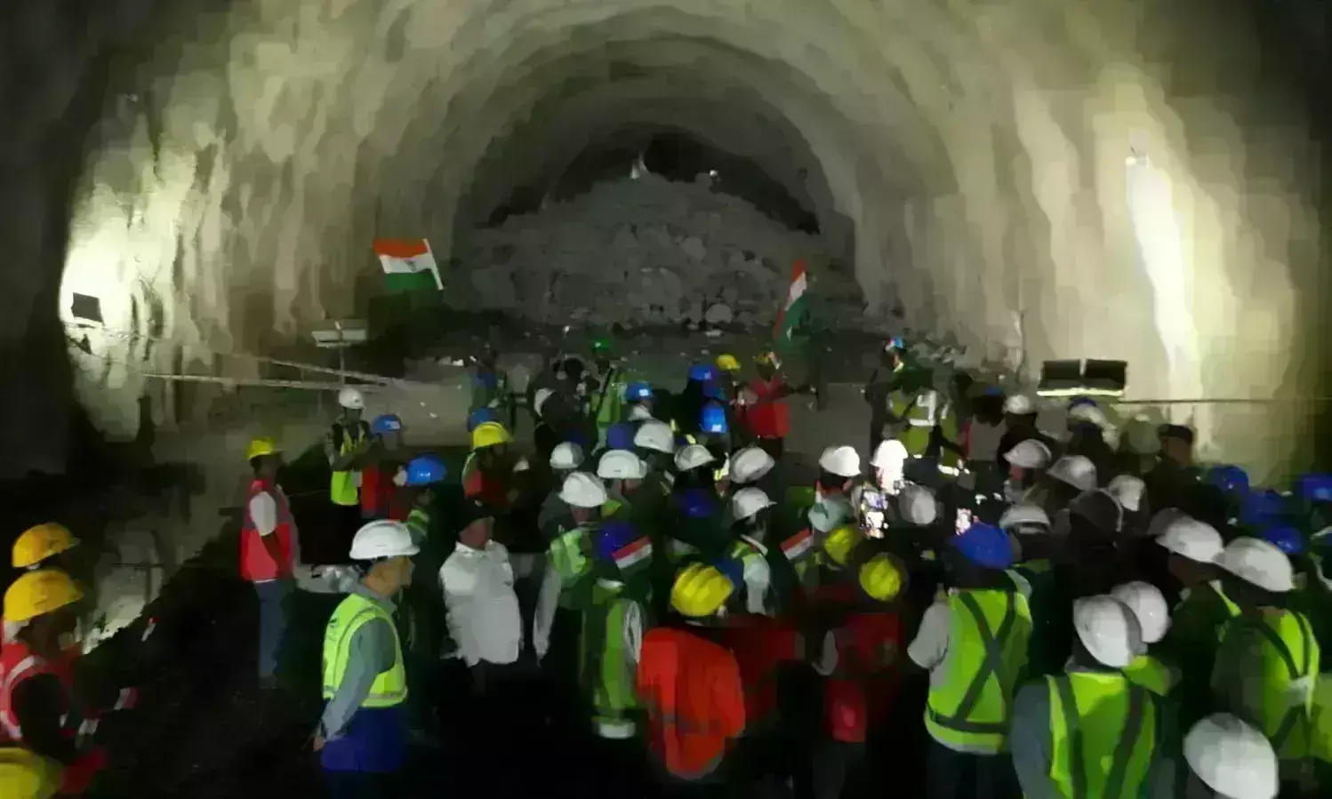 मुंबई-अहमदाबाद हाईस्पीड ट्रेनः घनसोली-शिलफाटा सुरंग निर्माण कार्य पूरा, रेलमंत्री ने परियोजना कर्मियों का बढ़ाया हौसला