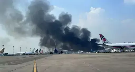 ढाका एयरपोर्ट के कार्गो क्षेत्र में आग: उड़ानें डायवर्ट, भारी नुकसान
