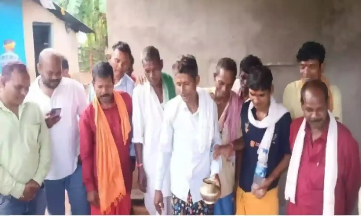 जगदलपुर: 25 साल बाद एक ही परिवार के 8 सदस्यों ने की ‘घर वापसी’