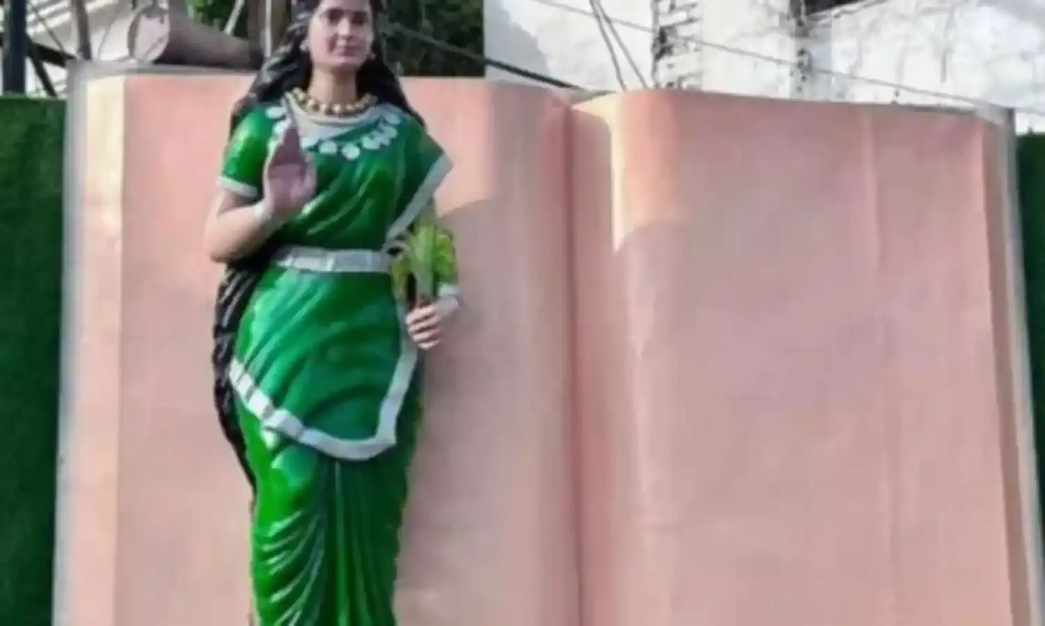 छत्तीसगढ़ महतारी की प्रतिमा फिर स्थापित, आरोपी गिरफ्तार छत्तीसगढ़ महतारी की प्रतिमा फिर स्थापित, आरोपी गिरफ्तार