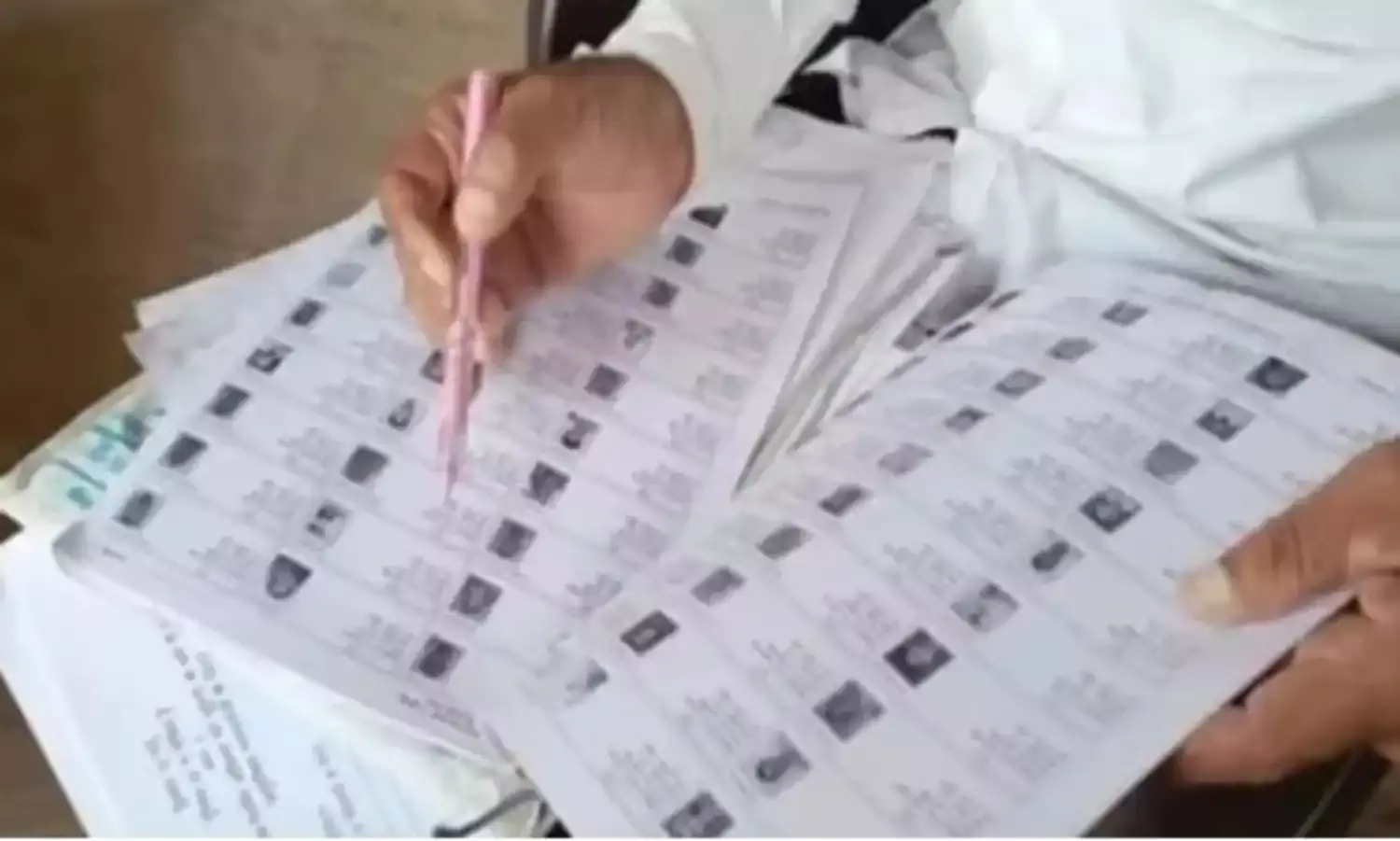 पारदर्शी मतदाता सूची: मजबूत लोकतंत्र की दिशा में बड़ा कदम पारदर्शी मतदाता सूची: मजबूत लोकतंत्र की दिशा में बड़ा कदम