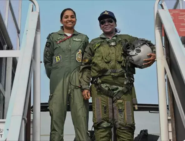 राष्ट्रपति ने राफेल में भरी उड़ान, साथ दिखीं ऑपरेशन सिंदूर की पायलट