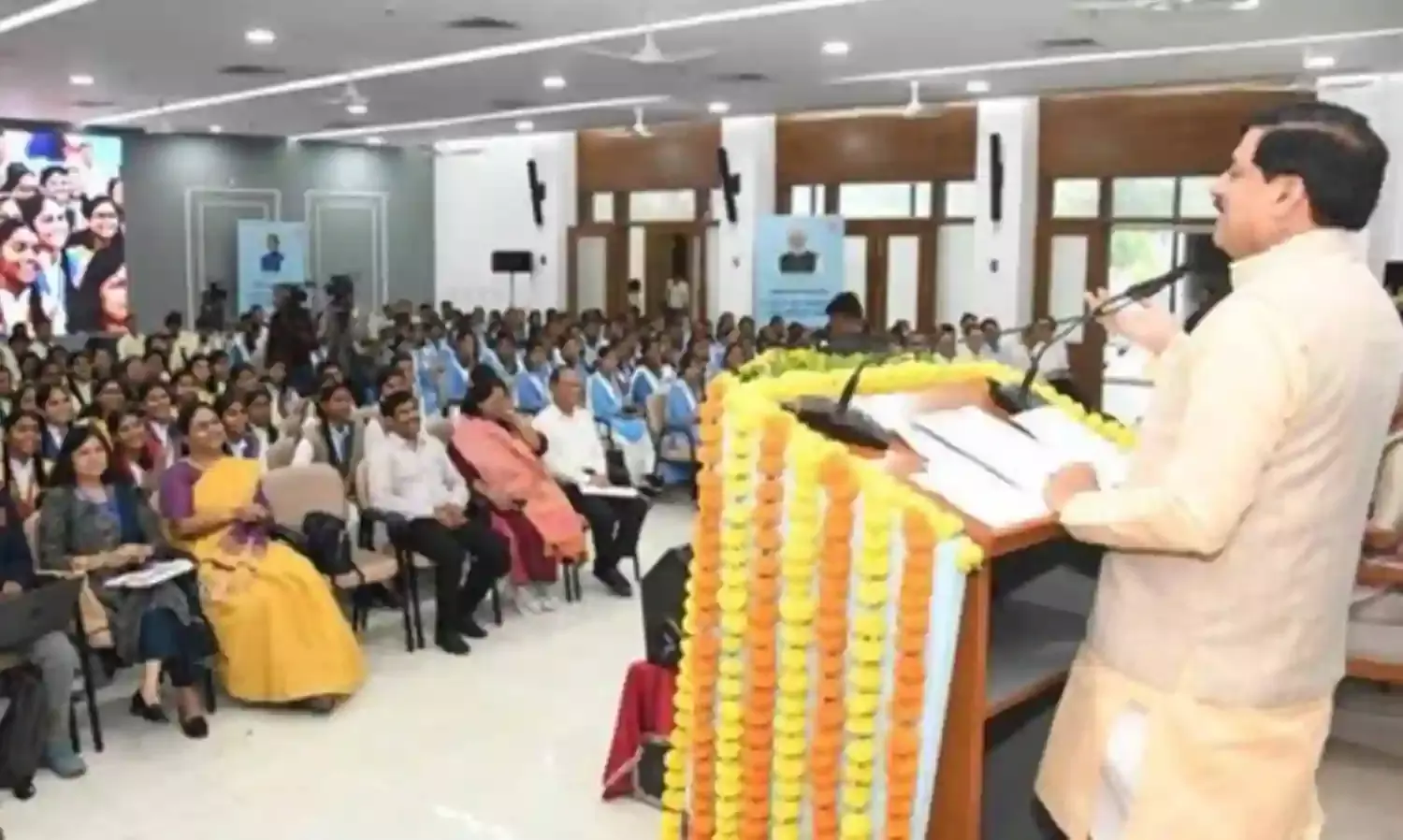 बेहतर शिक्षा देना हमारी पहली प्राथमिकता : डॉ. यादव