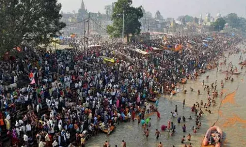 जय श्रीराम के नारों से गूंजी रामनगरी अयोध्या, बूंदाबांदी में उमड़ा आस्था का सैलाब