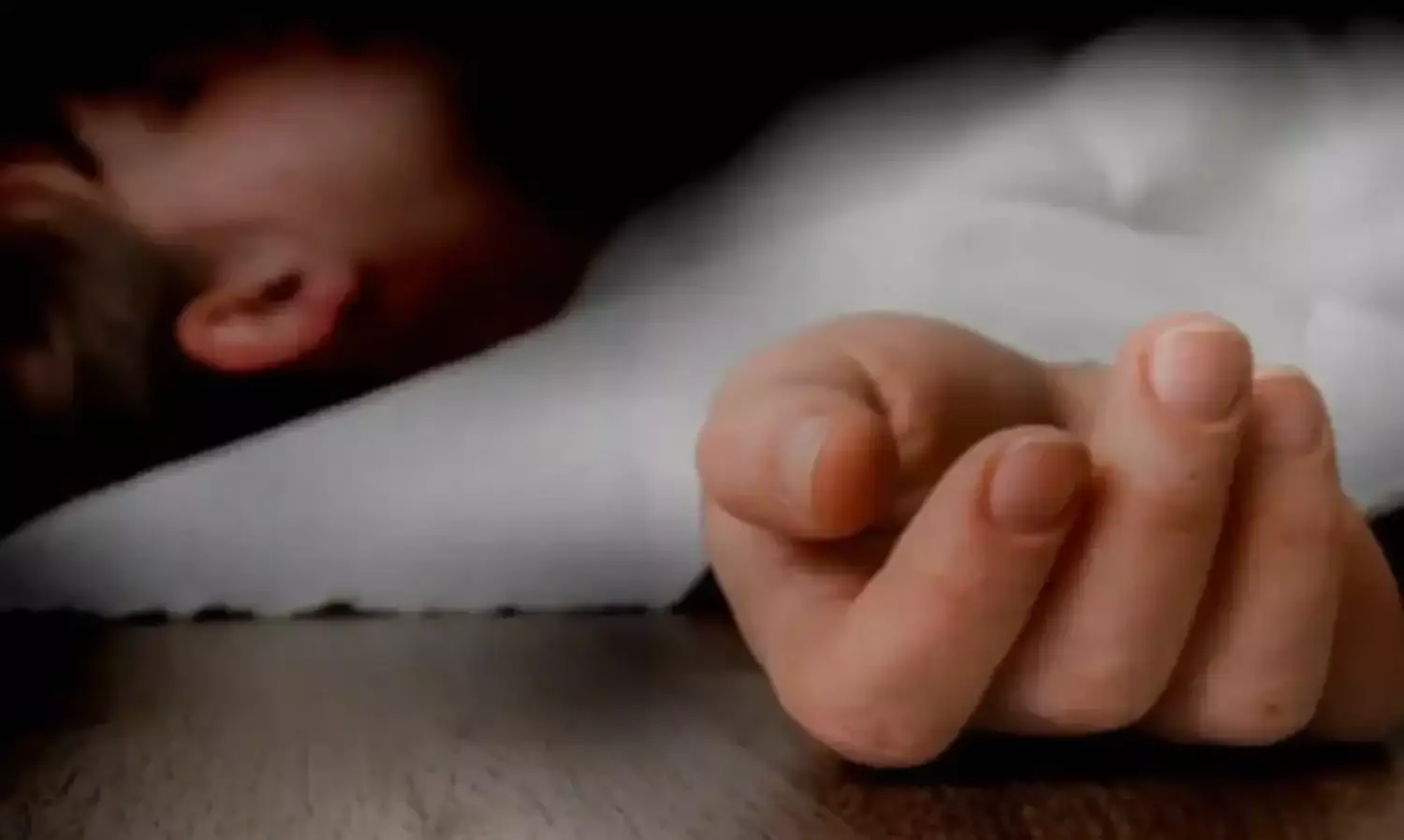 मां ने 30 दिन के बच्चे की गला घोंटकर की हत्या, पति भी घायल