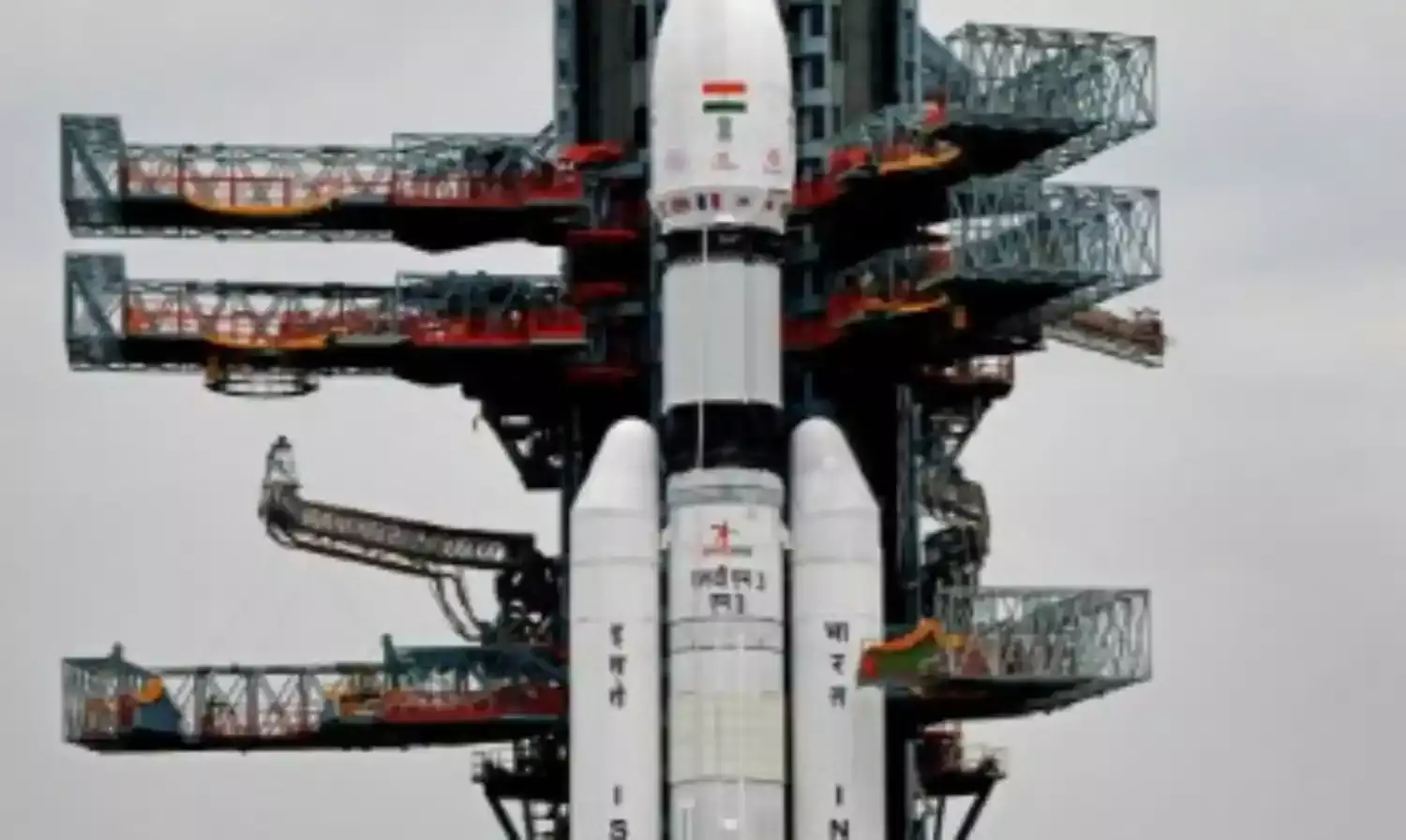 इसरो ने बाहुबली रॉकेट लॉन्च किया, नौसेना की तीसरी आंख बनेगा इसरो ने बाहुबली रॉकेट लॉन्च किया, नौसेना की तीसरी आंख बनेगा