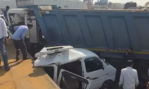 जयपुर: तेज रफ्तार डंपर ने कई गाड़ियों को रौंदा, 14 की मौत जयपुर: तेज रफ्तार डंपर ने कई गाड़ियों को रौंदा, 14 की मौत