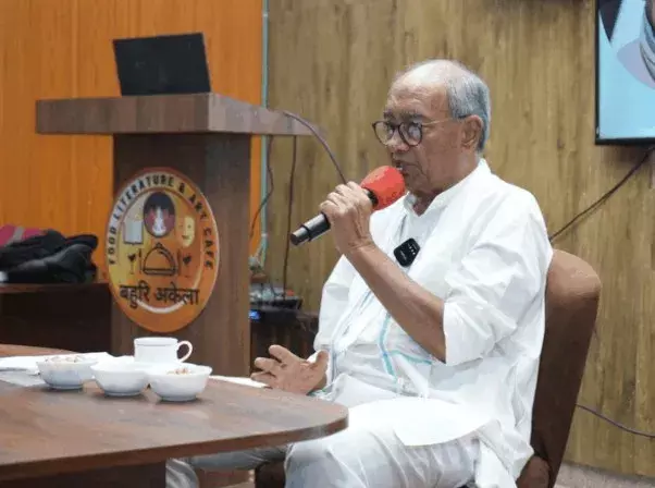 दिग्विजय ने उमर को बताया बेकसूर,फेसबुक पर लिखा- उमर के साथ बहुत अन्याय हो रहा