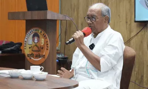 दिग्विजय ने उमर को बताया बेकसूर,फेसबुक पर लिखा- उमर के साथ बहुत अन्याय हो रहा