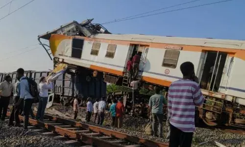 मालगाड़ी से टकराई पैसेंजर ट्रेन, 8 लोगों की मौत, 16 घायल