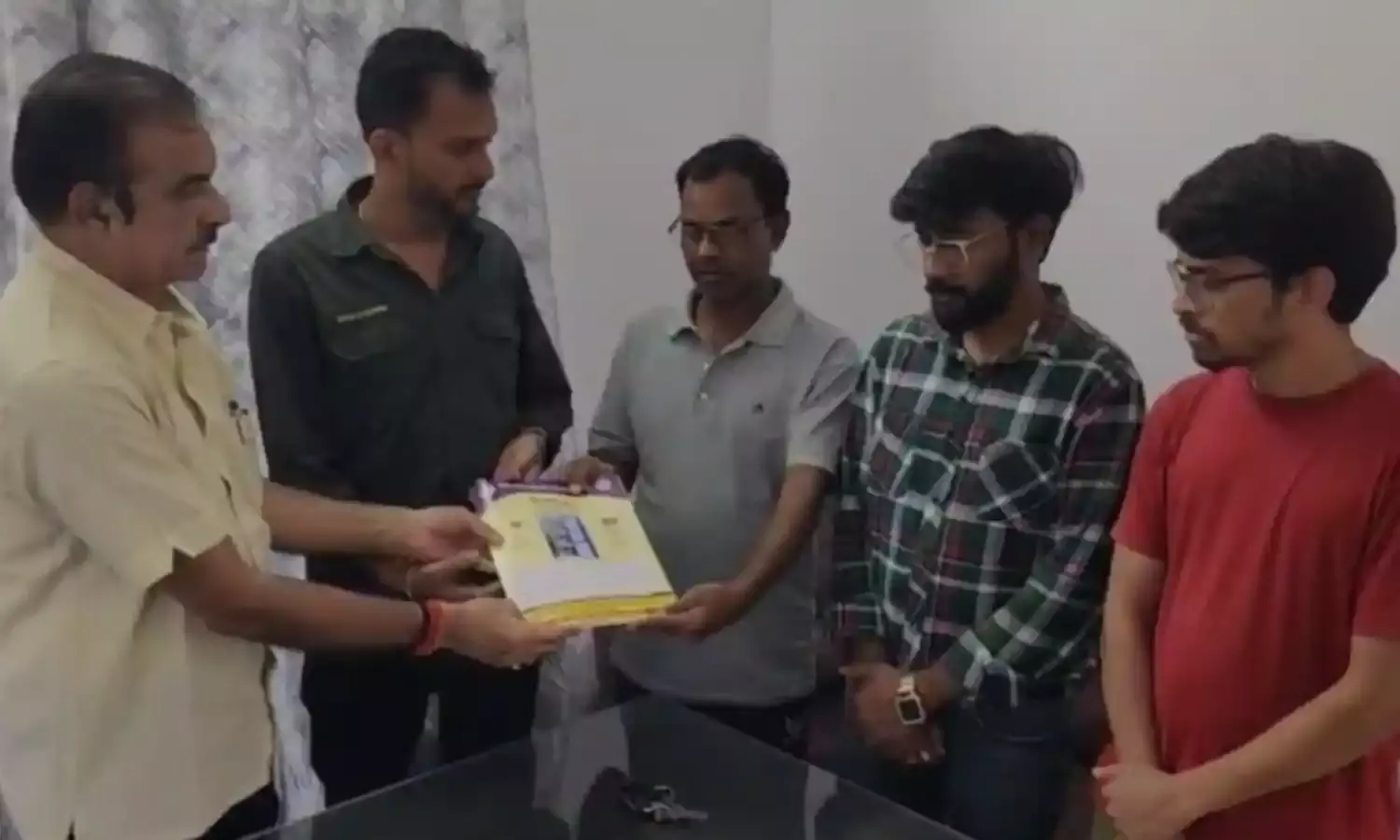 दो दिन की बच्ची की जान बचाने छुट्टी के दिन खुला कार्यालय