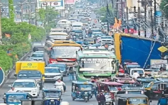 रायपुर में ट्रैफिक जाम की राहत फाइलों में गुम रायपुर में ट्रैफिक जाम की राहत फाइलों में गुम