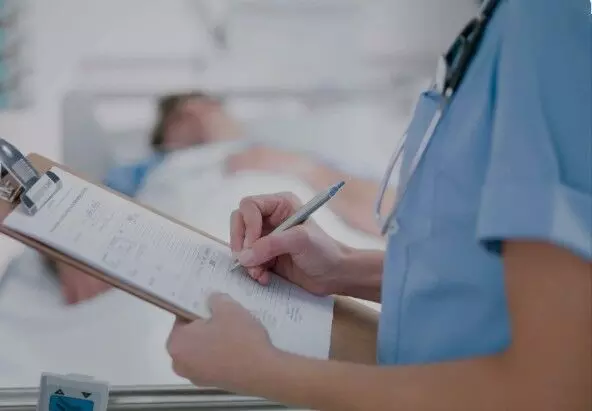 तीसरी काउंसलिंग के बाद भी 90% सीटें खाली, MP के नर्सिंग कॉलेजों पर फर्जीवाड़े का साया तीसरी काउंसलिंग के बाद भी 90% सीटें खाली, MP के नर्सिंग कॉलेजों पर फर्जीवाड़े का साया