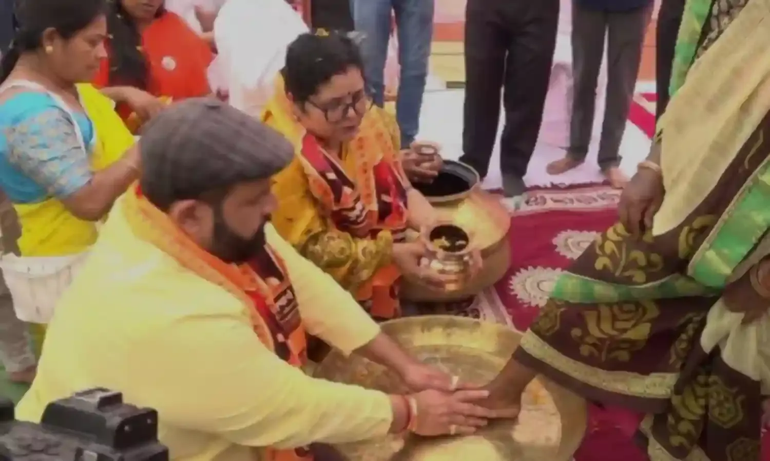 जगद्गुरु रामानंदाचार्य के सानिध्य में 250 परिवारों की घर वापसी