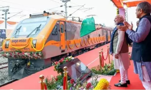 नए सफर का तोहफा: खजुराहों से सीधा जुड़ा वाराणसी नए सफर का तोहफा: खजुराहों से सीधा जुड़ा वाराणसी