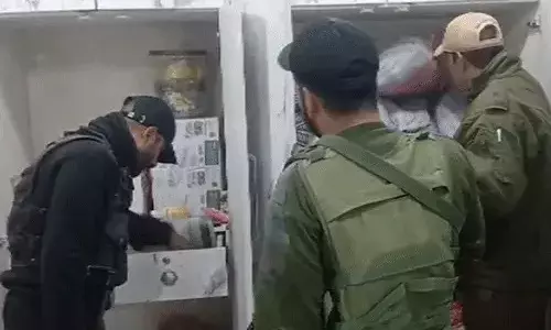 J&K पुलिस ने 2900kg विस्फोटक जब्त किया, 3 डॉक्टर गिरफ्तार: AK-47 और IED बरामद