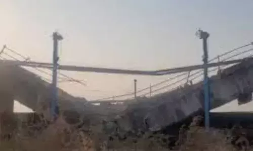 केरवा बांध के पुल का स्लैब टूटा, सुरक्षा के चलते आवाजाही पर लगी रोक