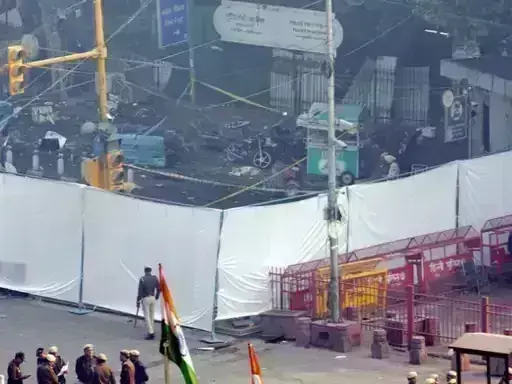 दिल्ली ब्लास्ट: DL10-CK-0458 नंबर की लाल इकोस्पोर्ट की तलाश जारी