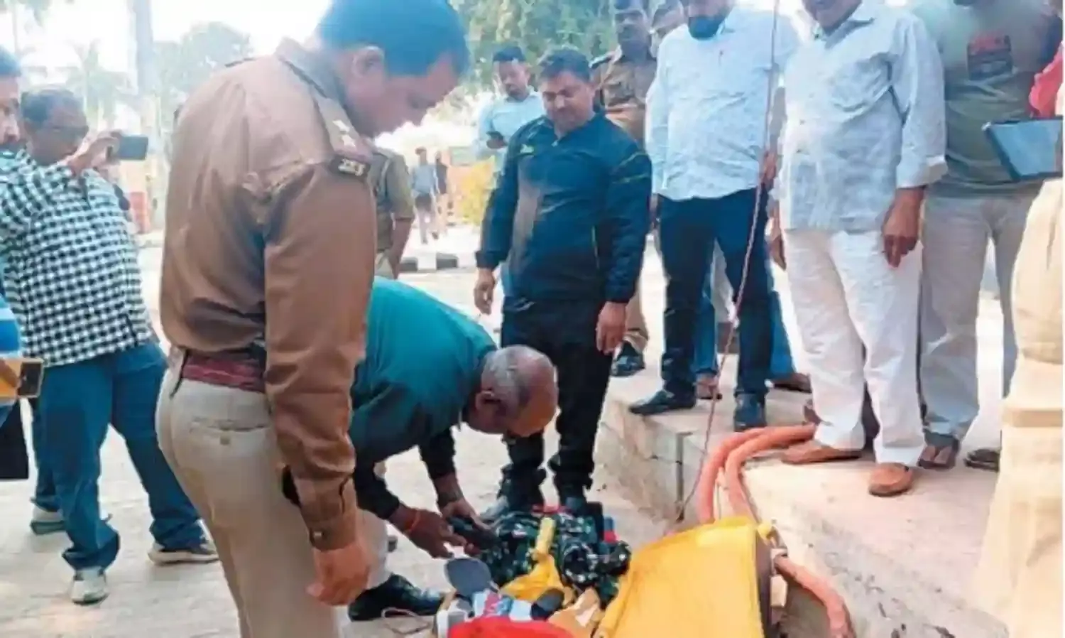 दिल्ली धमाके के बाद अयोध्या में मिला संदिग्ध बैग